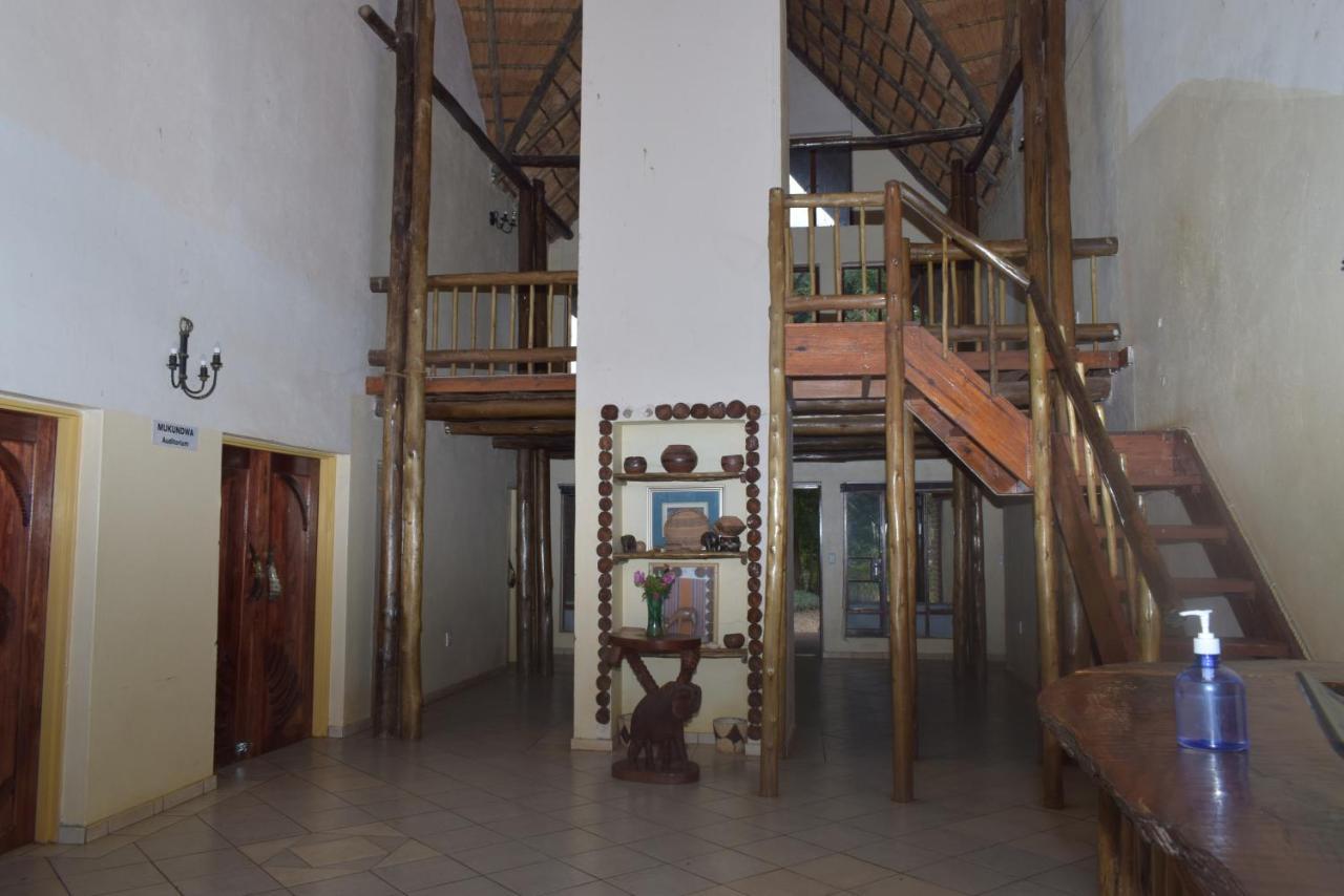 Copacopa Lodge And Conference Centre Punda Maria Екстериор снимка