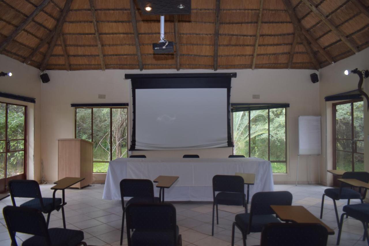 Copacopa Lodge And Conference Centre Punda Maria Екстериор снимка